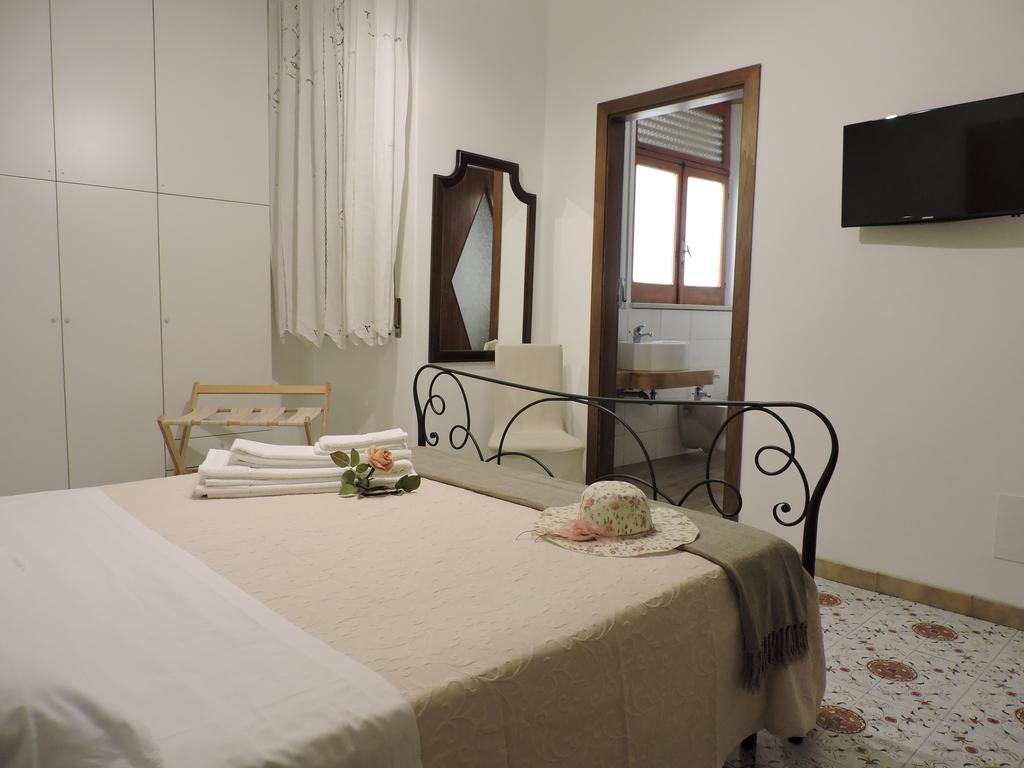 B&B Il Muro Vecchio Giardini-Naxos Habitación foto