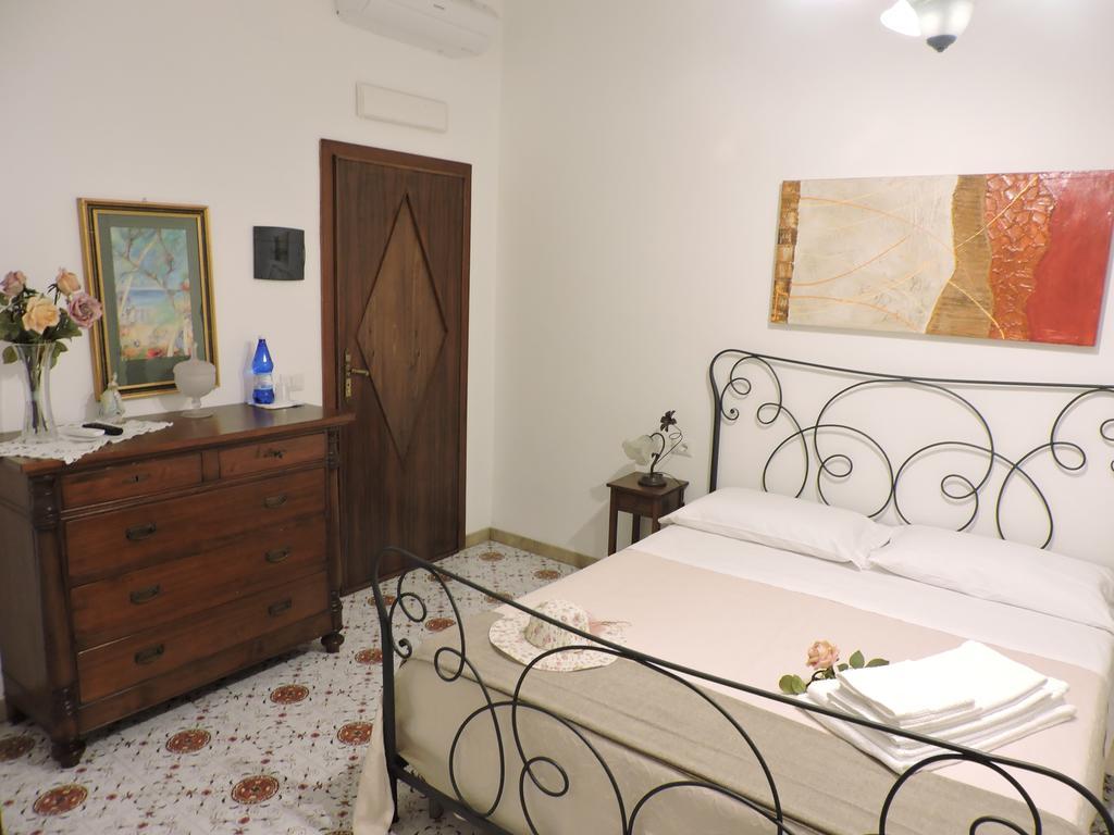 B&B Il Muro Vecchio Giardini-Naxos Habitación foto